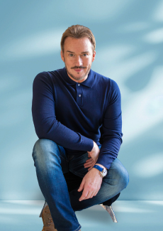 Russell Watson Web Main 230X325