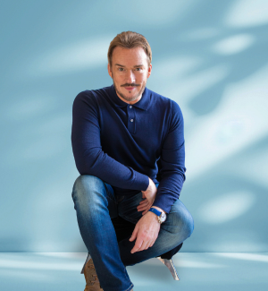 Russell Watson Web Thumbnail 300X325